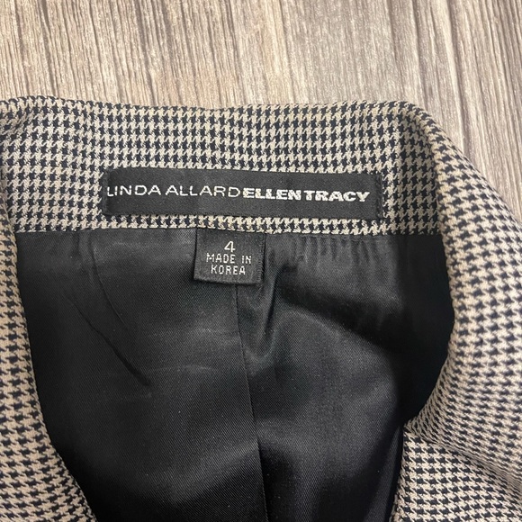 Size 4 Linda allard ellen Tracy blazer jacket
With shoulder pads - Picture 4 of 6